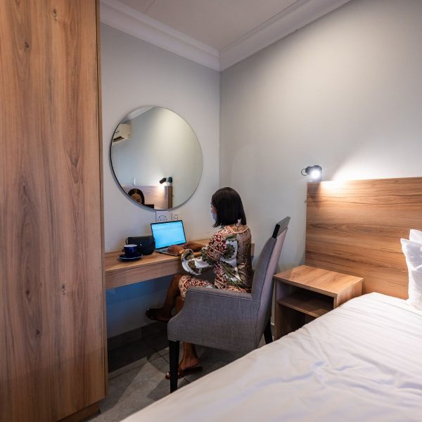 Room (6)